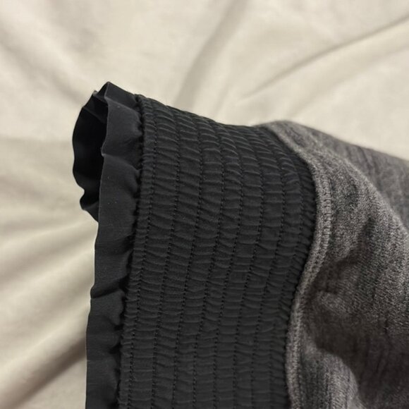 Lululemon size 6 womens Gray and Black Casual Shorts - Picture 7 of 7